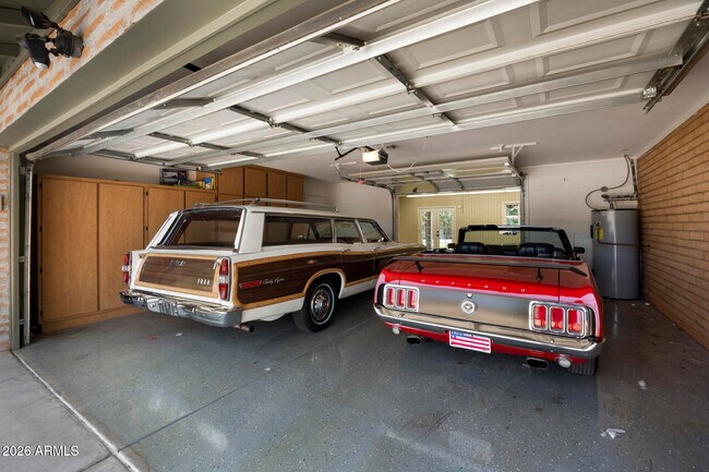 Building Photo - 5449 E Larkspur Dr
