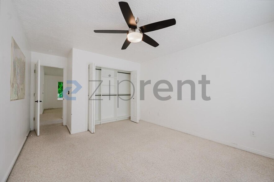 Building Photo - Unit 1