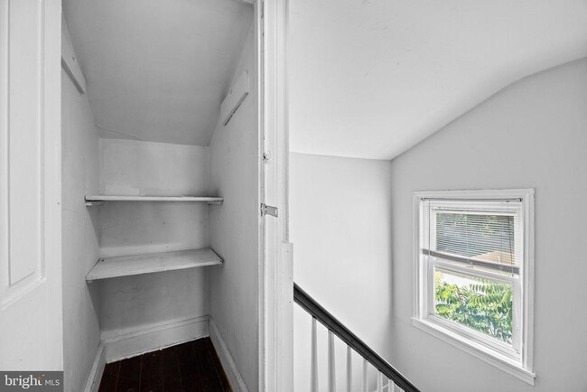 Building Photo - 1405 N 7th St