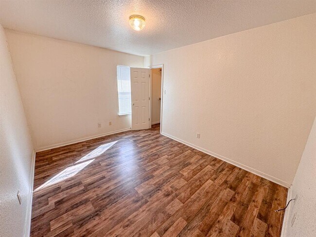 Building Photo - 4209 Thunder Creek Dr