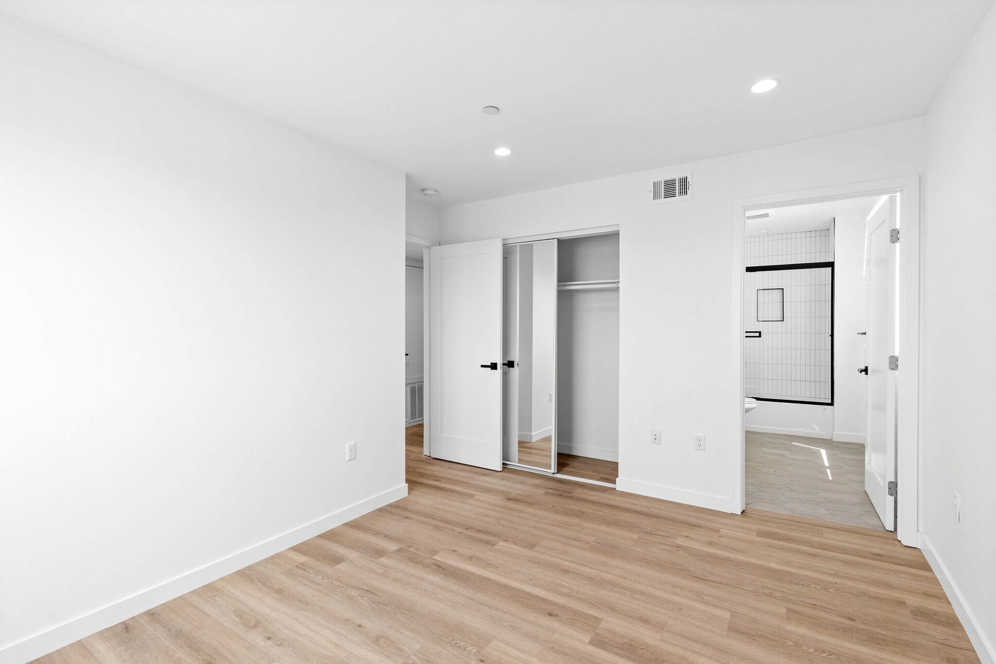 Building Photo - 1416 S Orange Dr