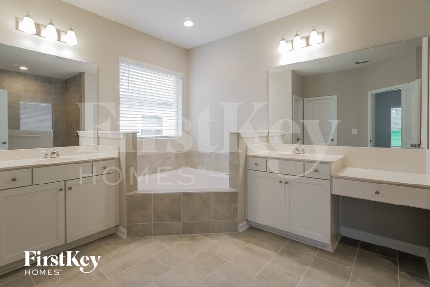 Building Photo - 486 Grand Landings Pkwy
