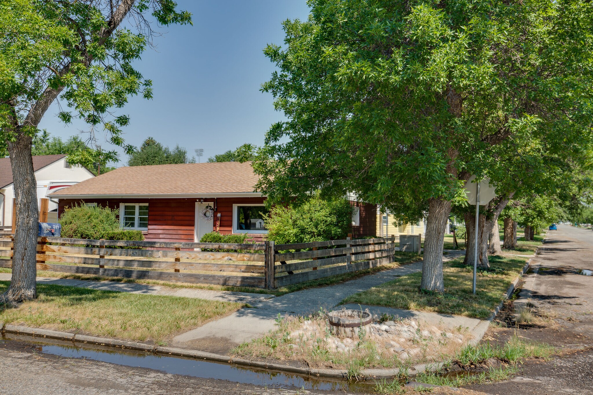 Building Photo - 519 E 6th St