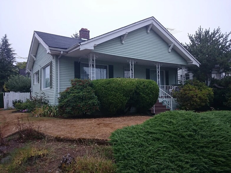 Building Photo - 902 N 77th St