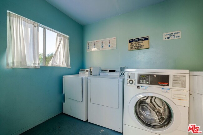 Building Photo - 823 Highland Ave