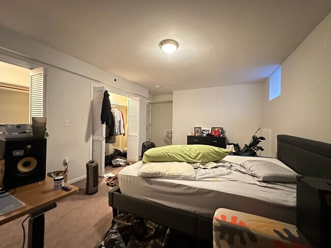 Building Photo - Mission Hill 5 -Bed