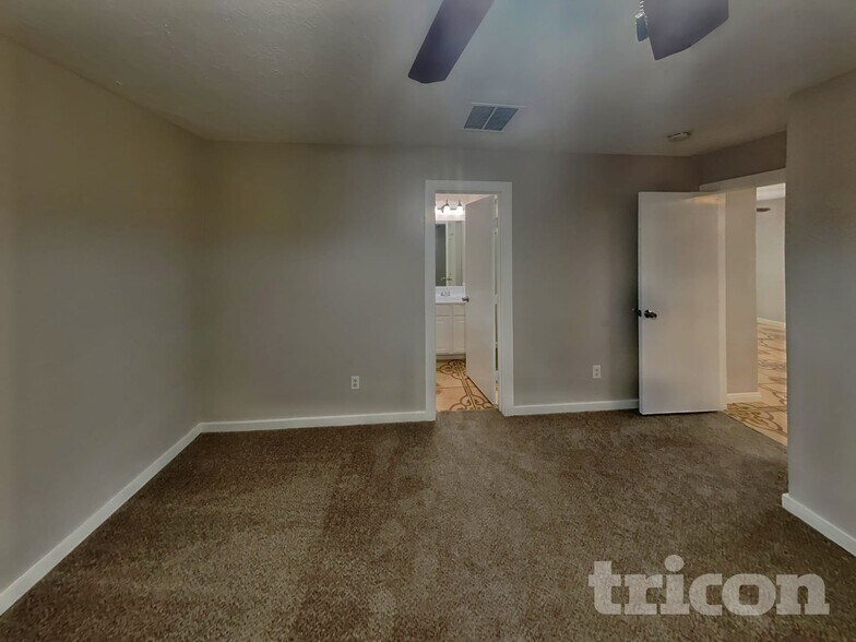 Building Photo - 1016 Deerpass Dr