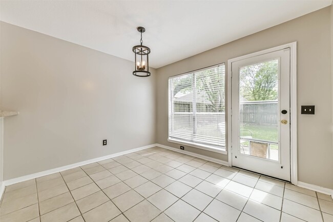 Building Photo - 2107 Bennigan St