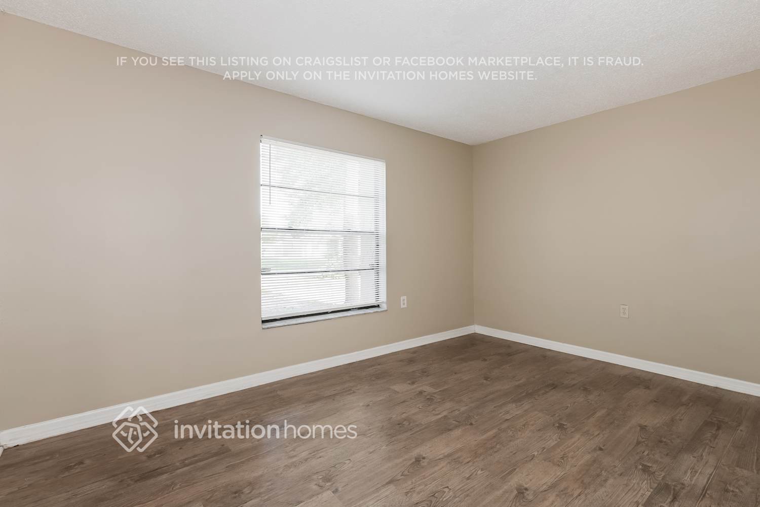 Building Photo - 1726 Lk Crst Ave