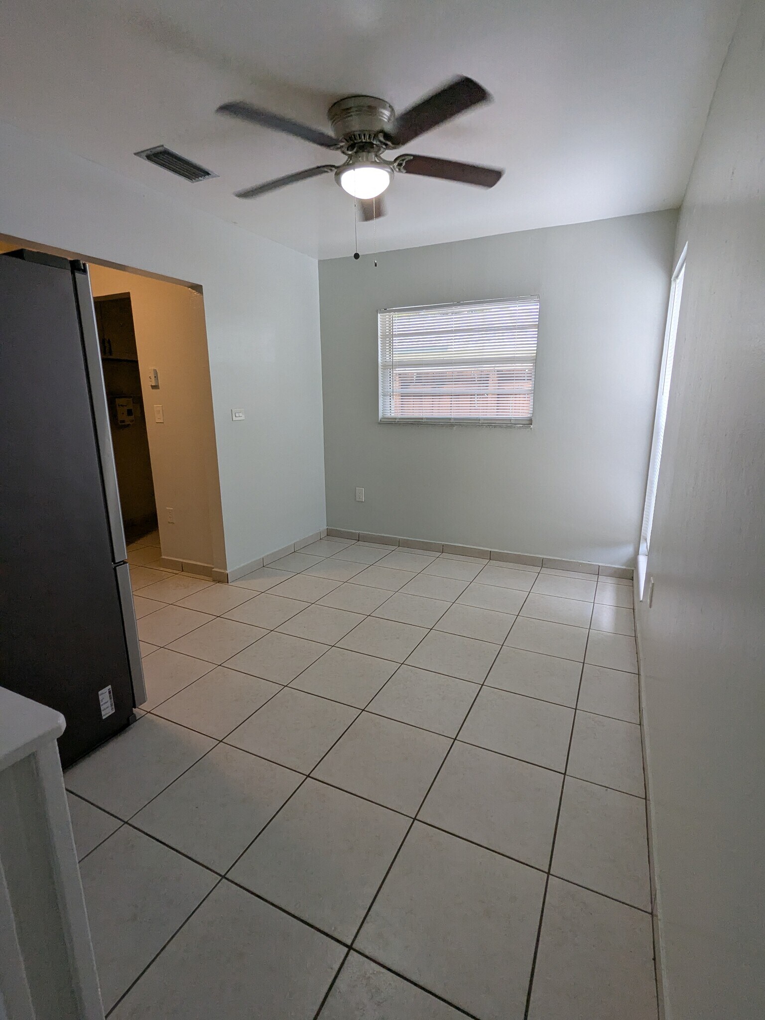Dinning area - 2490 NE 184th St