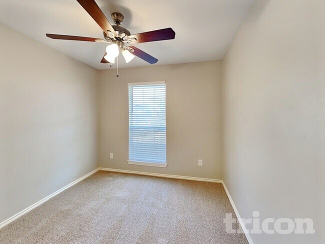 Building Photo - 352 N Beltwoods Dr