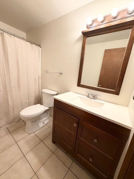 Upstairs Bathroom - 1328 Dangelo Dr