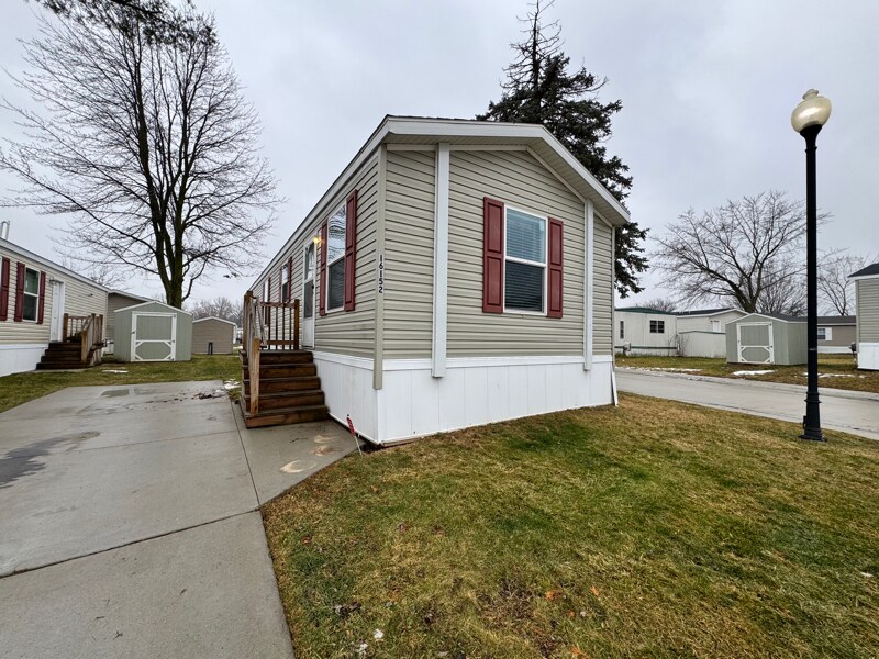 Building Photo - 16152 Notre Dame St