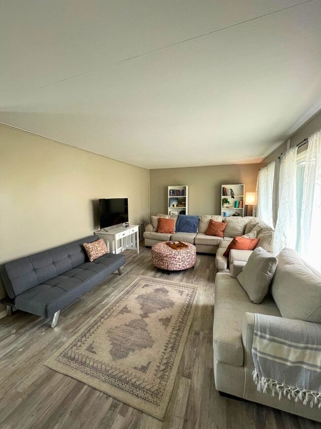 Building Photo - 3 Bedroom. 2 Bath Near Purdue!