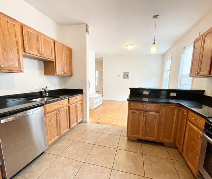 Building Photo - 52 Delle Ave
