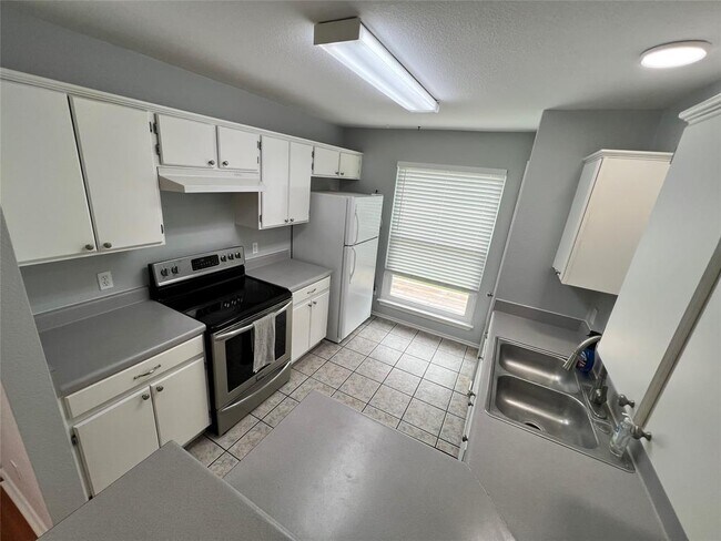 Building Photo - 204 Quail Meadow Dr