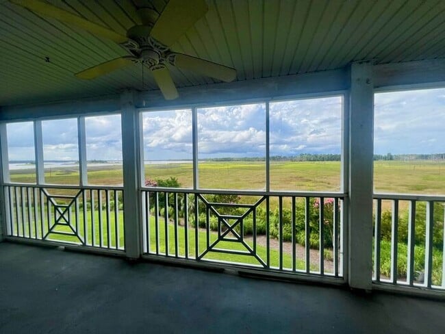 Building Photo - RENT SPECIAL! Sunset Heaven! Hard to Find ...