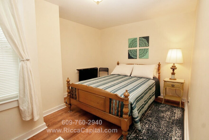 Building Photo - 215 S Atlantic Ave E