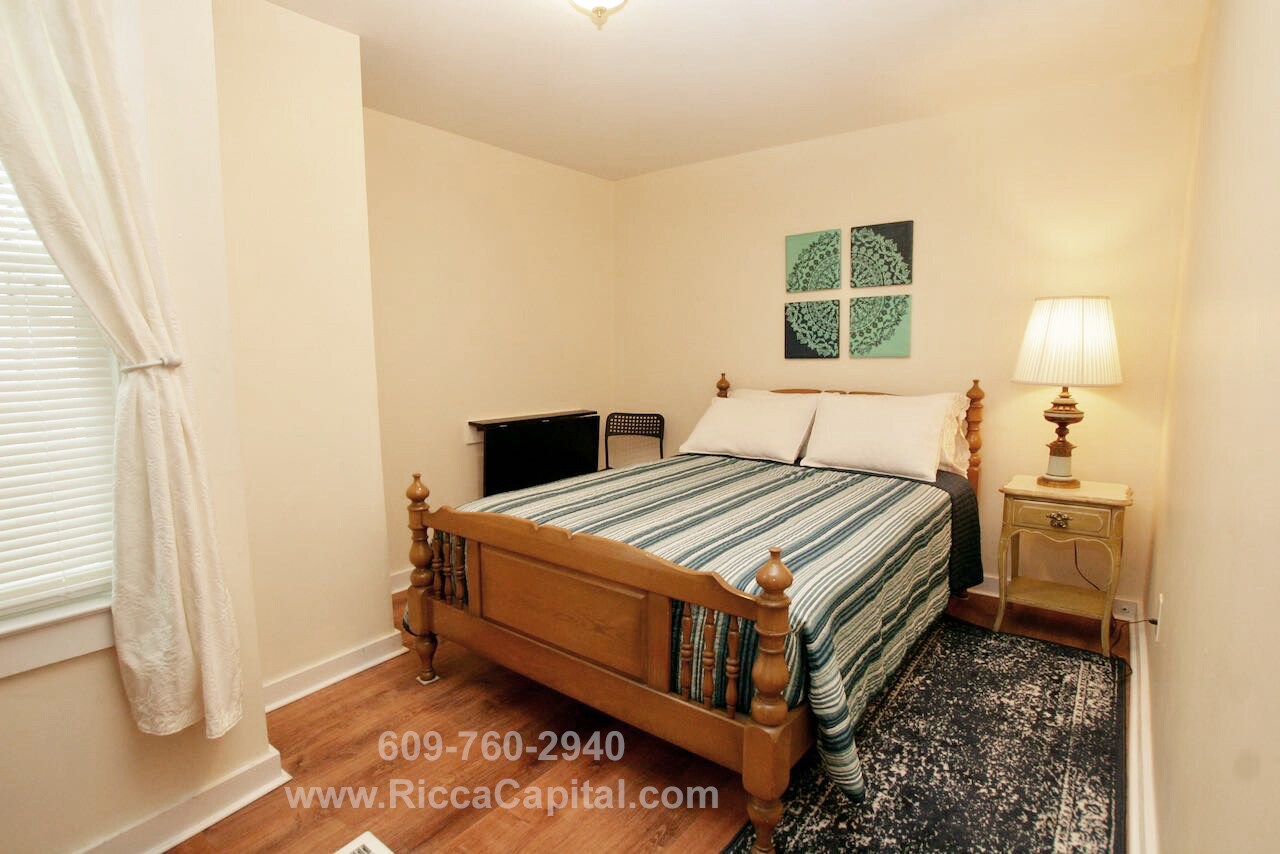 Building Photo - 215 S Atlantic Ave E