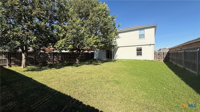 Building Photo - 2400 Price Dr