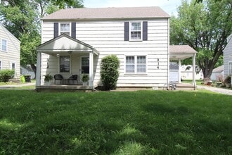 Building Photo - May FREE On This 2 Bedroom Duplex in North Kansas City