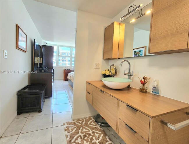 Building Photo - 2030 S Ocean Dr
