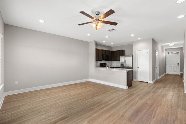 Building Photo - 5768 Callaway Cir