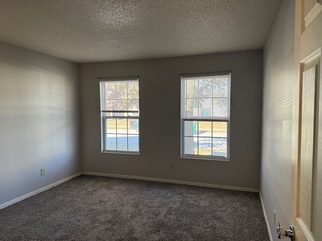 Building Photo - Southside 3/2 home with attached 2 car garage