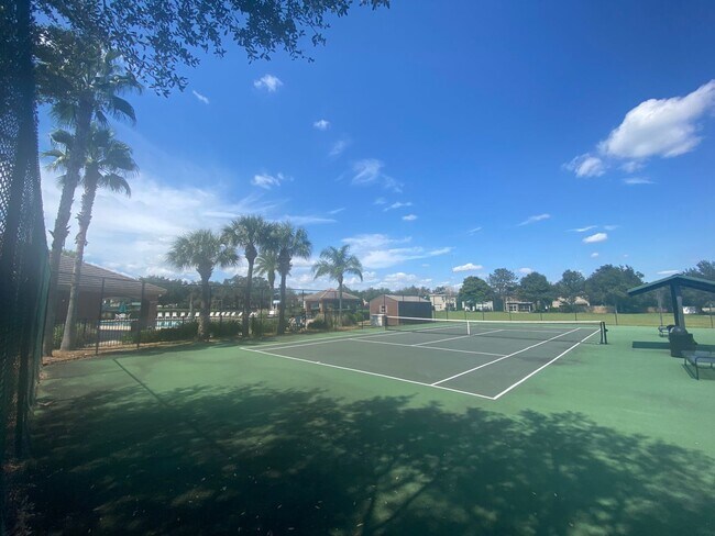 Building Photo - 5 BEDROOM HOUSE WITH PRIVATE POOL AND LAKE...
