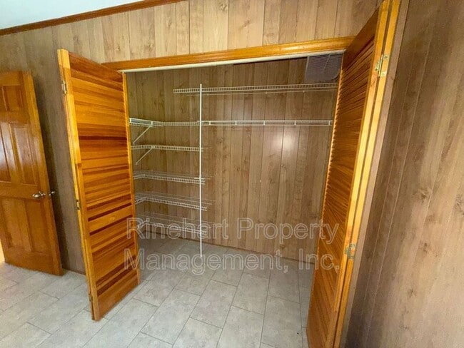 Building Photo - 866 Hawthorne Road