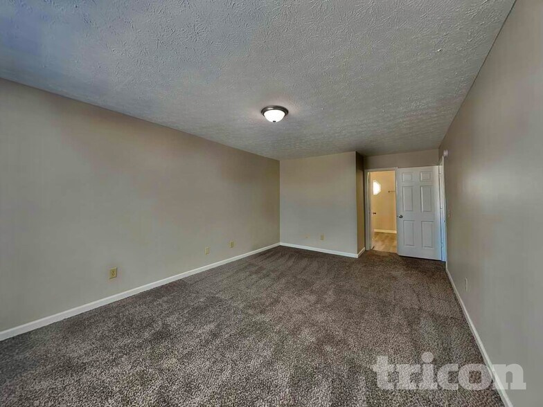 Building Photo - 614 Eastpointe Dr