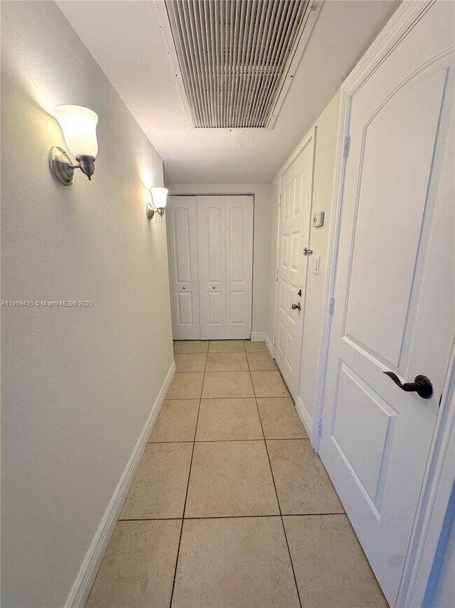 Building Photo - 3215 Coral Lake Dr