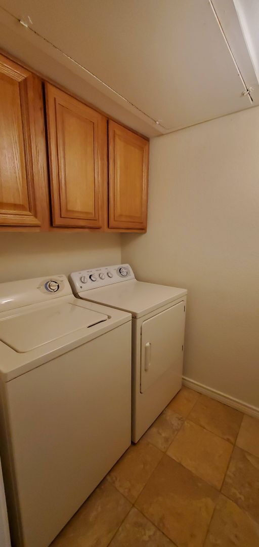 Building Photo - 10574 High Hollows Dr