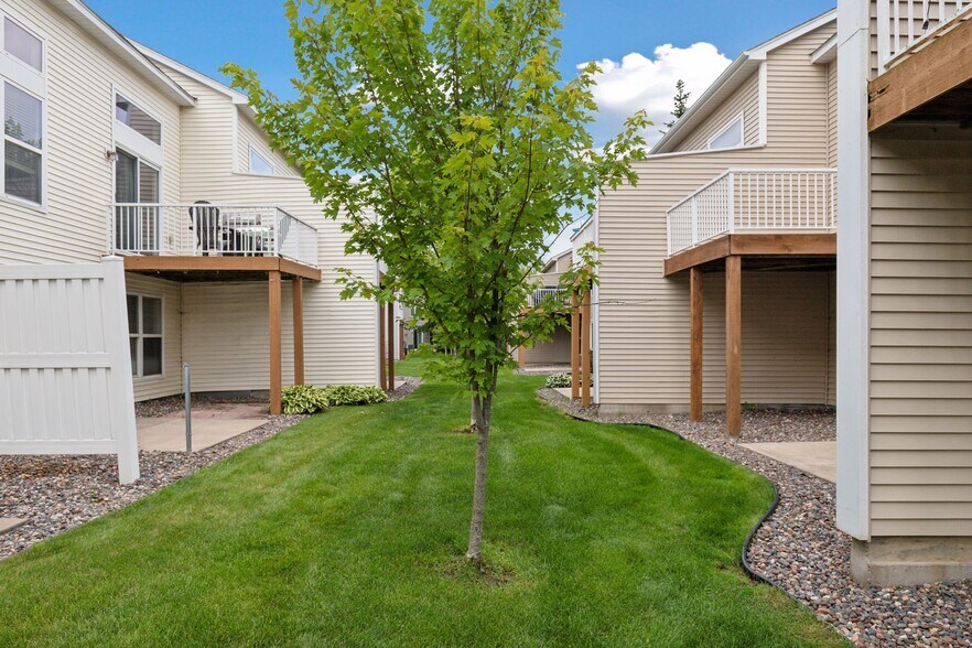 Building Photo - 15424 Foster Dr N