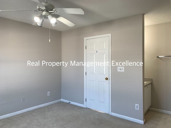 Building Photo - Raleigh Residence In Hedingham Scenic Golf...