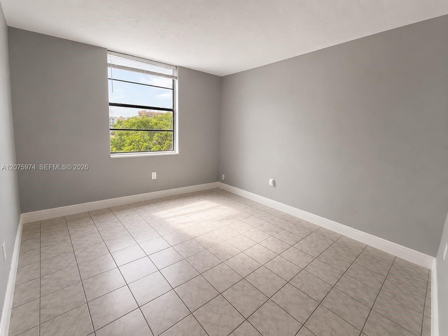Building Photo - 9440 Fontainebleau Blvd