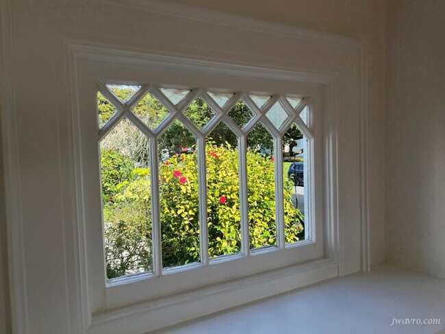 Building Photo - 230 Santa Ana Ave