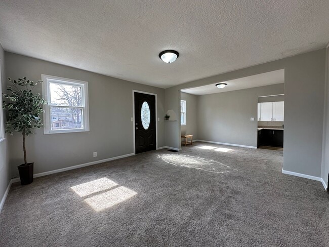 Building Photo - 3 Bedroom, 1 Bathroom Home for Rent in Evansdale, Ia