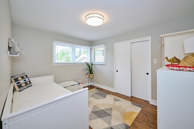 Building Photo - 1226 Longmeadow Dr