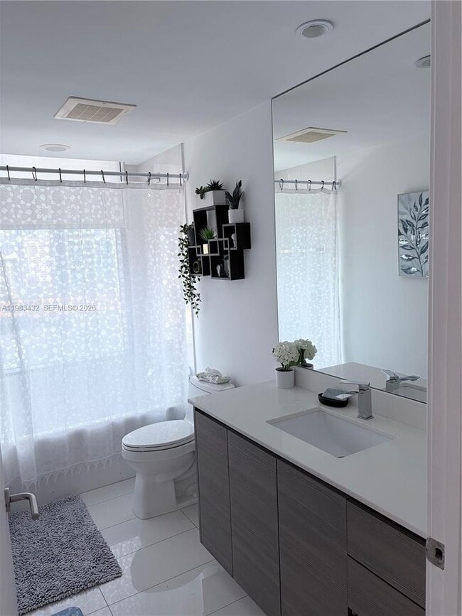 Building Photo - 460 NE 28th St