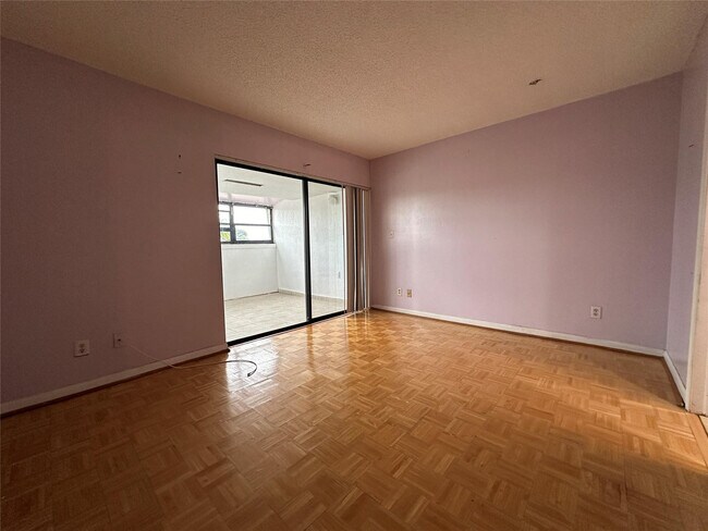 Building Photo - 6630 Racquet Club Dr