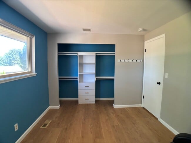 Building Photo - 1533 Ridgeview Ct