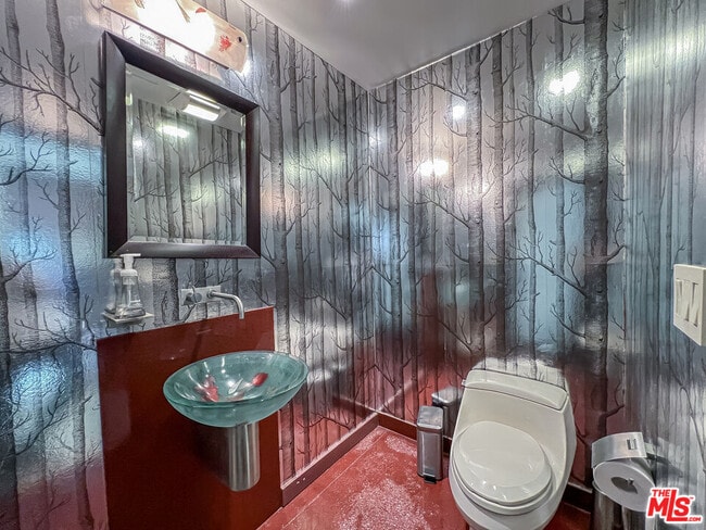 Building Photo - 2473 La Condesa Dr
