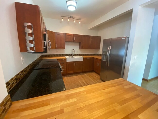 Building Photo - 3 Bedroom Home for Rent - HR Heights