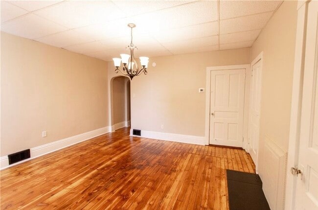 Building Photo - 619 E 17th Ave