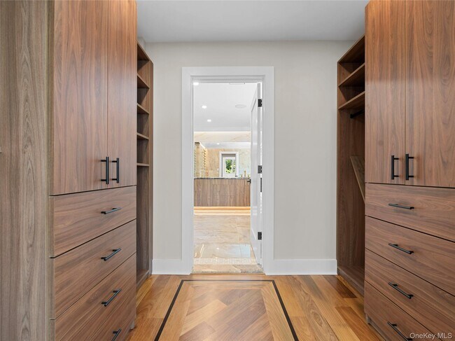 Building Photo - 5 N Hills Rd