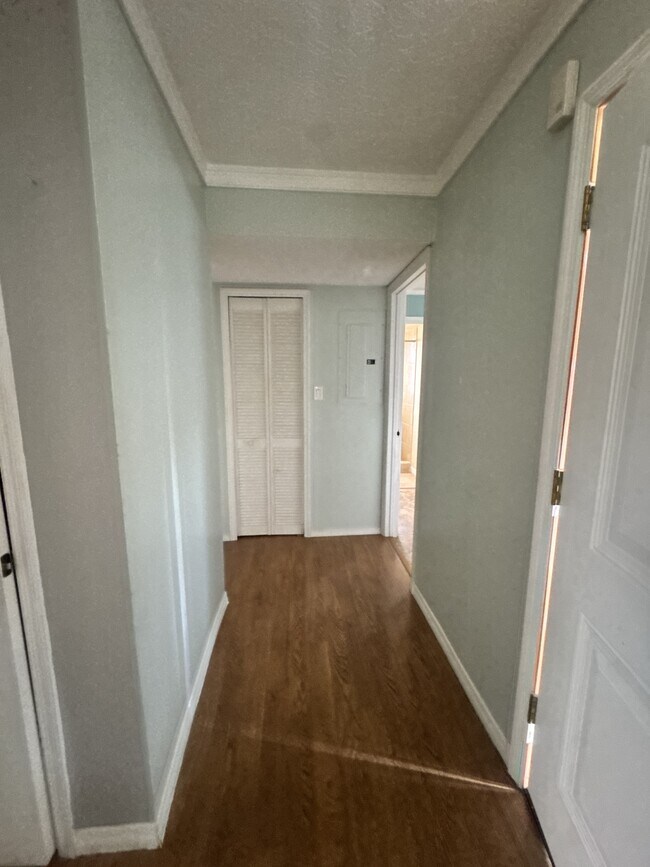 Building Photo - 3135 Shady Dell Ln