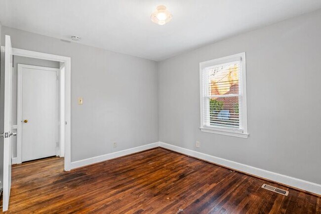 Building Photo - Adorable Brick Ranch Home in the Desirable Lindley Park Area! Updated, Hardwood Floors, Fenced!