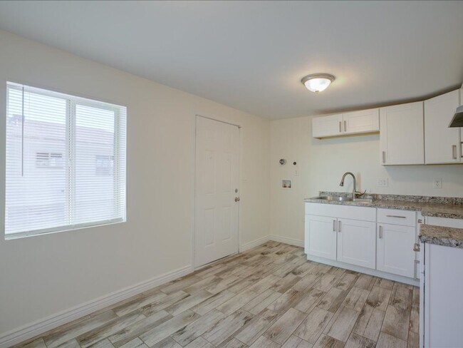 Building Photo - 1 bedroom, 1 bath