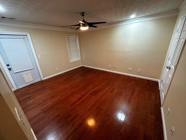 Building Photo - 3190 Serenade Ct